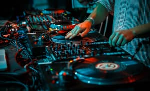 DJs